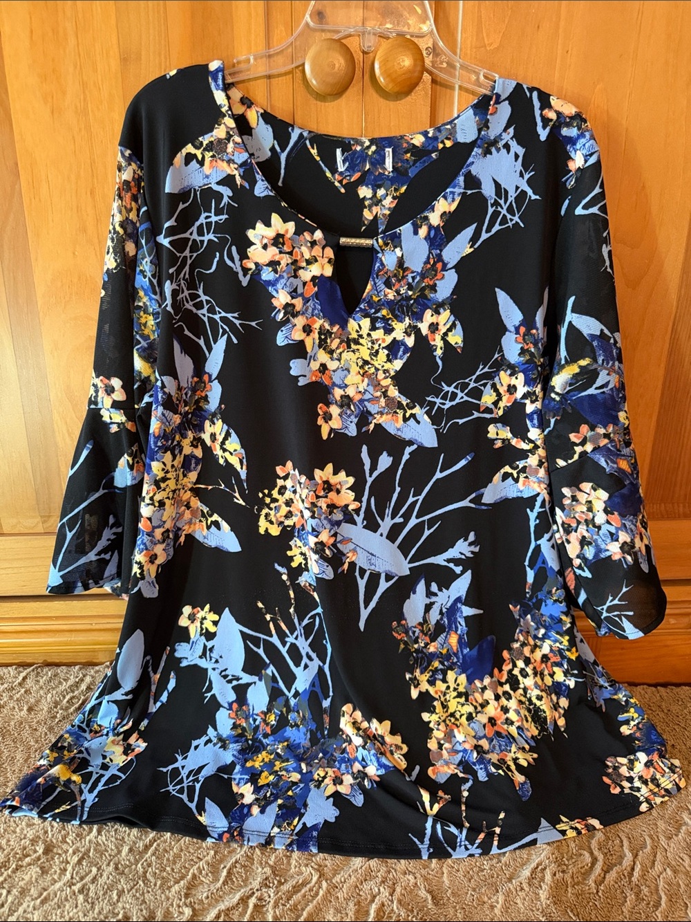 Floral Keyhole Flowy 2X Tunic Top - Black & Blue